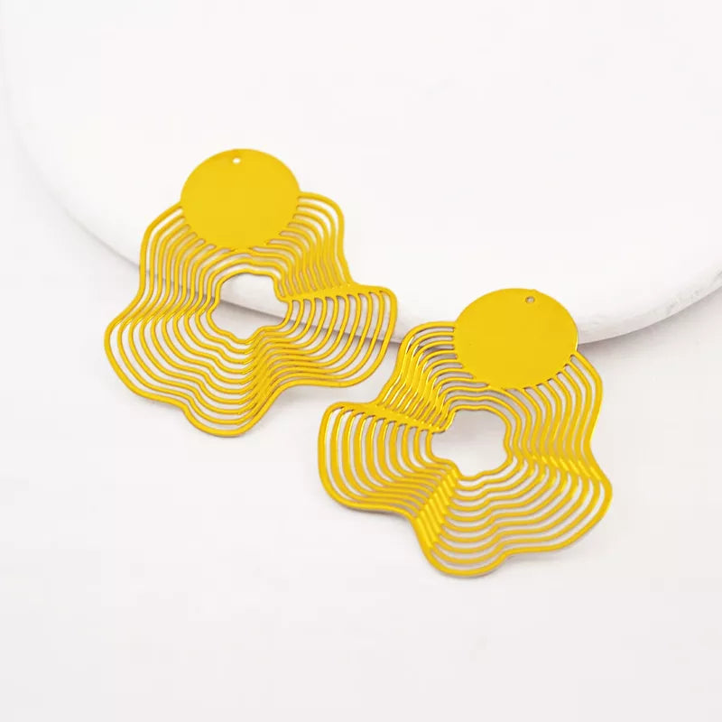 Twisted Spiral Geometric Lotus Leaf Pendant with Round Disk